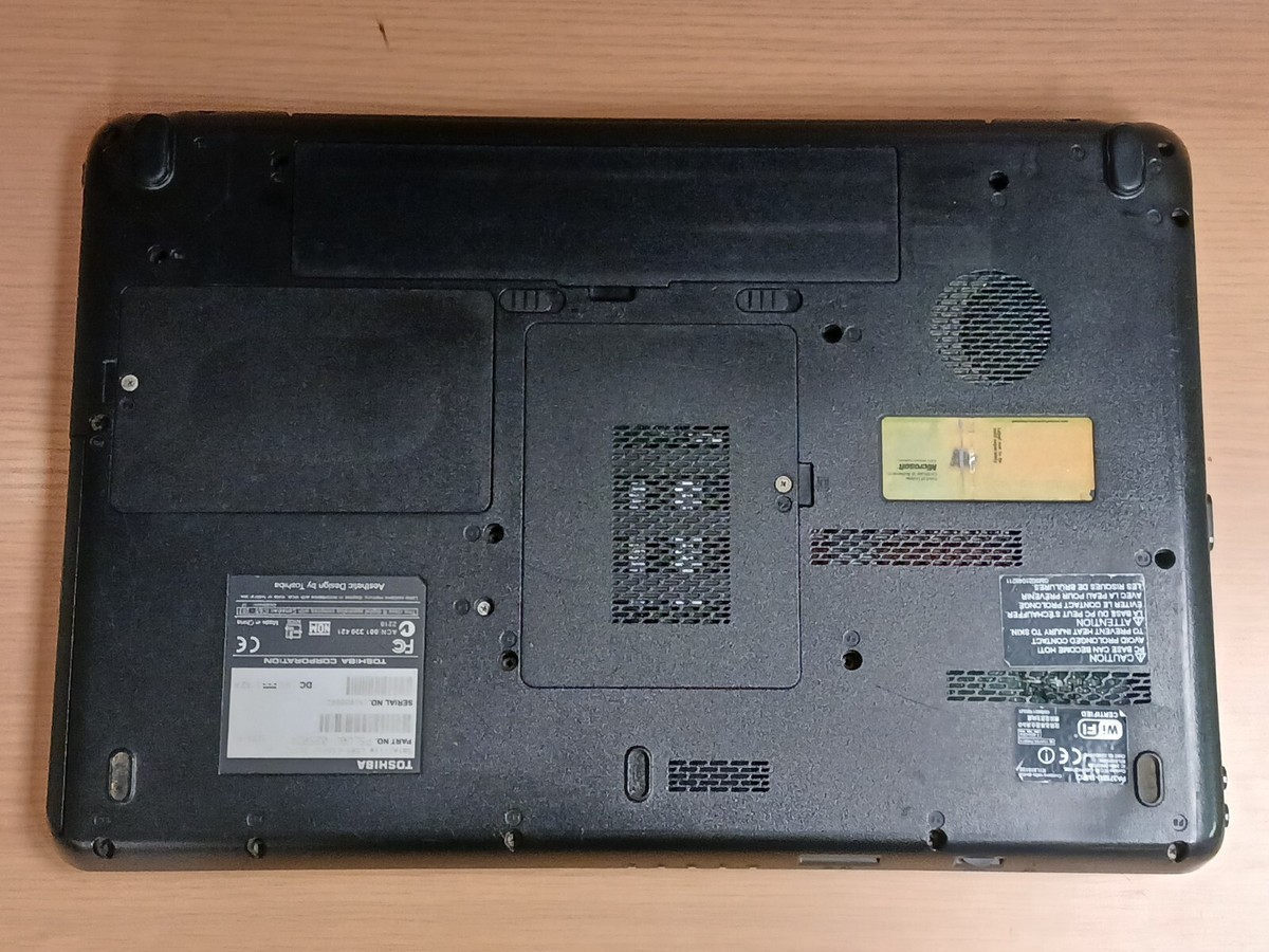 Toshiba Satellite L505-ES5018 Laptop Intel CPU 300 GB HD 8 GB RAM Toshiba Satellite L505-ES5018 Laptop Intel CPU 300 GB HD 8 GB RAM