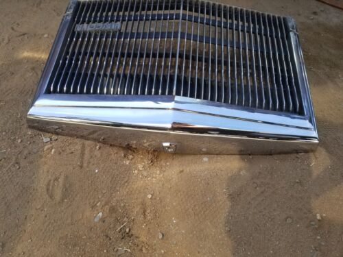 1985 - 1989 Lincoln Town Car Grille (88-89 style) - Picture 3 of 7
