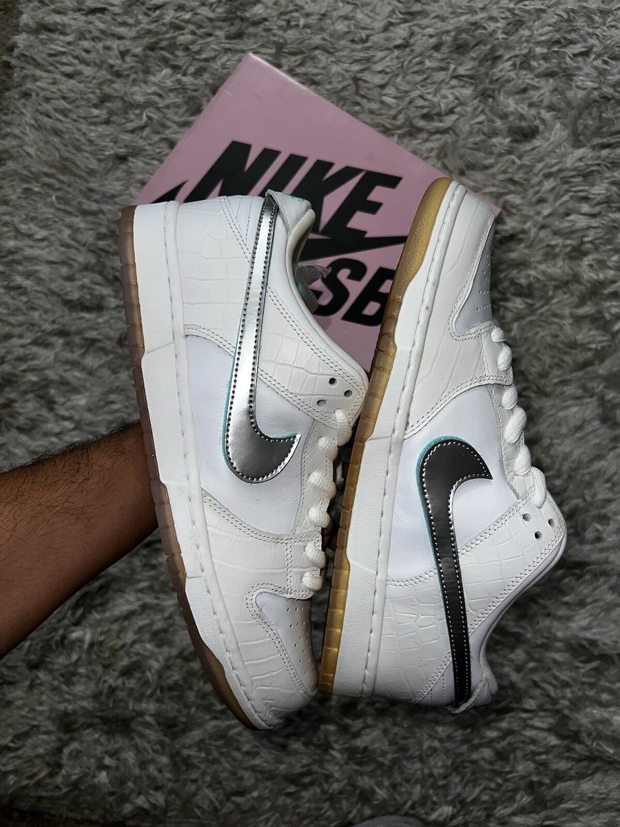 Size 11 - Nike SB Dunk Low Pro x Diamond Supply Co. White Diiamond 