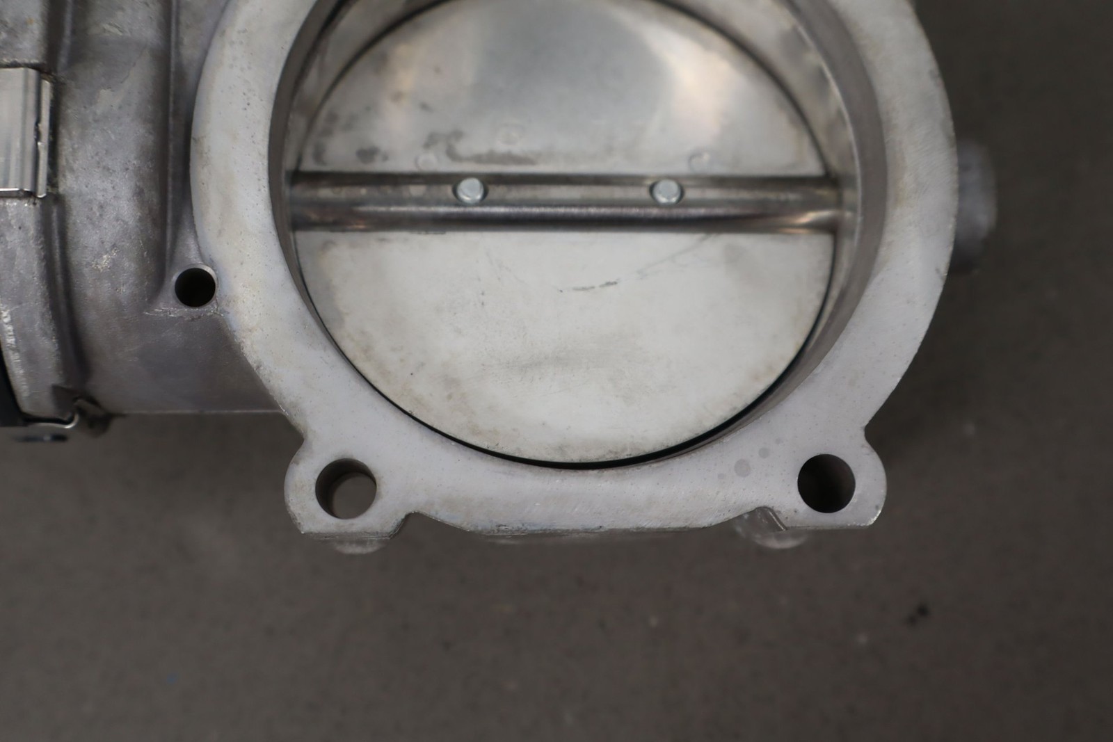 Maybach 57 2007 Throttle body