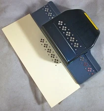 EK Success Border Craft Paper Punch - Lace Squares or Diamonds - 2" x 1/2"