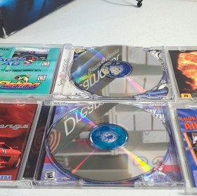 SEGA Dreamcast HKT-3020 Console White w/ Box, 2 Controllers, 4 Games