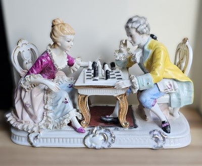 Vintage KPM Stil Porzellan Figur Rokoko Paar spielt Schach