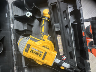 DEWALT DCN692 18V XR Li Ion Cordless Framing Gun 30° 16 Gauge Body Only