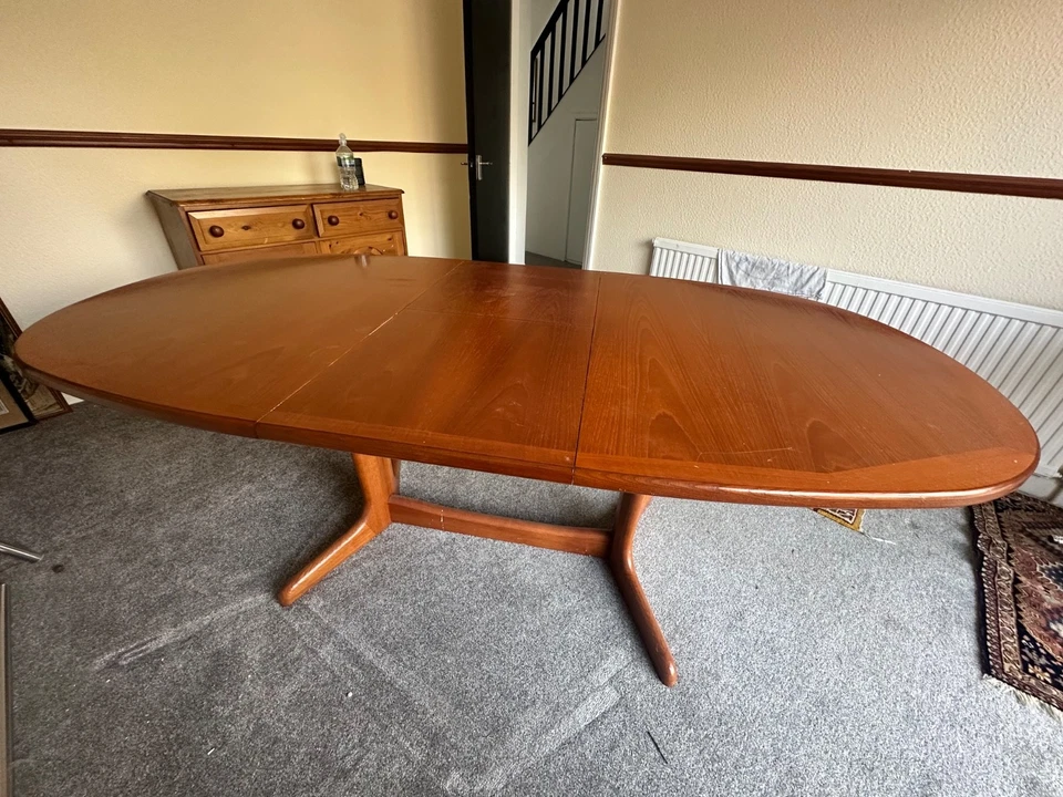 G Plan 1980s 6-8 Seater Extending Dining Table - Image 2 of 3