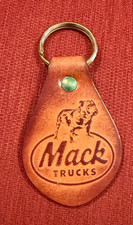 VINTAGE BROWN MACK TRUCKS LEATHER ADVERTISING KEYCHAIN BULLDOG LOGO NOS