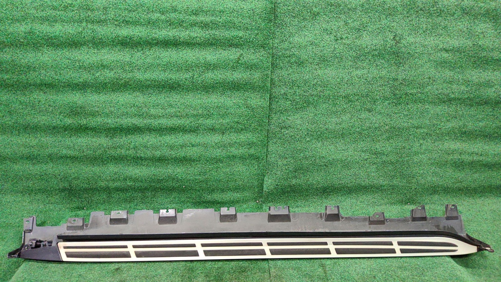 2017-2022 BMW X7 Rocker molding left OEM 51779478331 Original