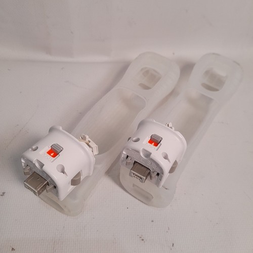 2x Official Nintendo Wii Motion Plus Adapters white + Official Silicone Sleeves - Picture 2 of 6