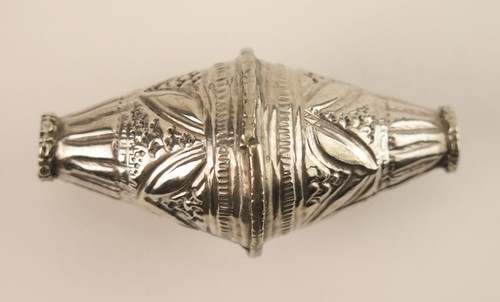 Antiguo abalorio bicono de plata Beluchi Marriya de Omán. siglo XIX (E) - Imagen 1 de 9