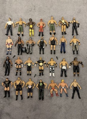 WWE Wrestling Figuren Konvolut / 28 Figuren + Ring & Zubehör / Gut Gepflegt