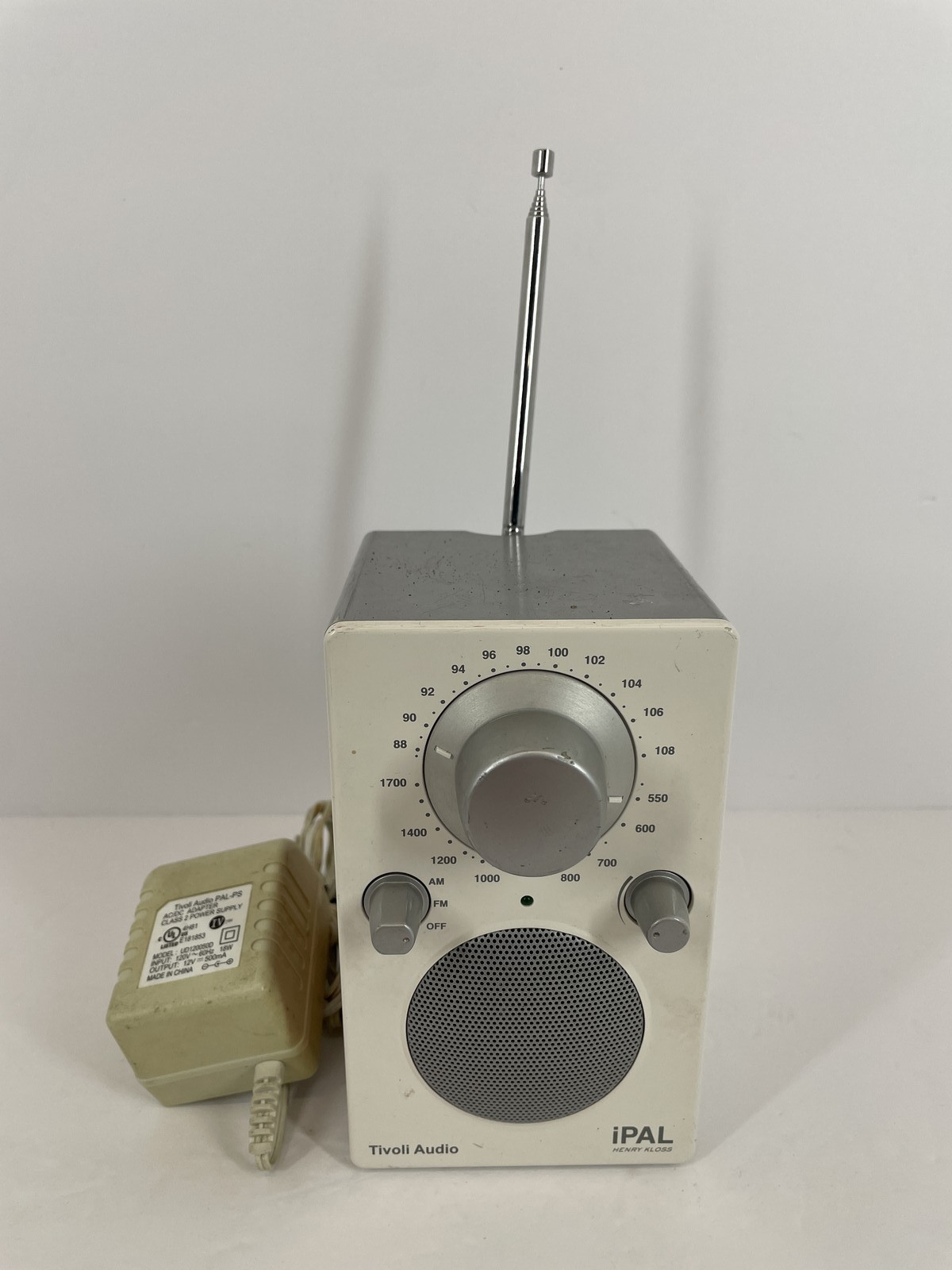 Tivoli Audio iPAL HENRY KLOSS Portable AM/FM Radio Cream Sil