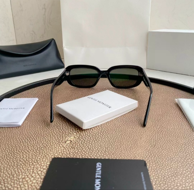 Gentle Monster Maison Margiela MM207 01 Oval sunglasses Black/Gray