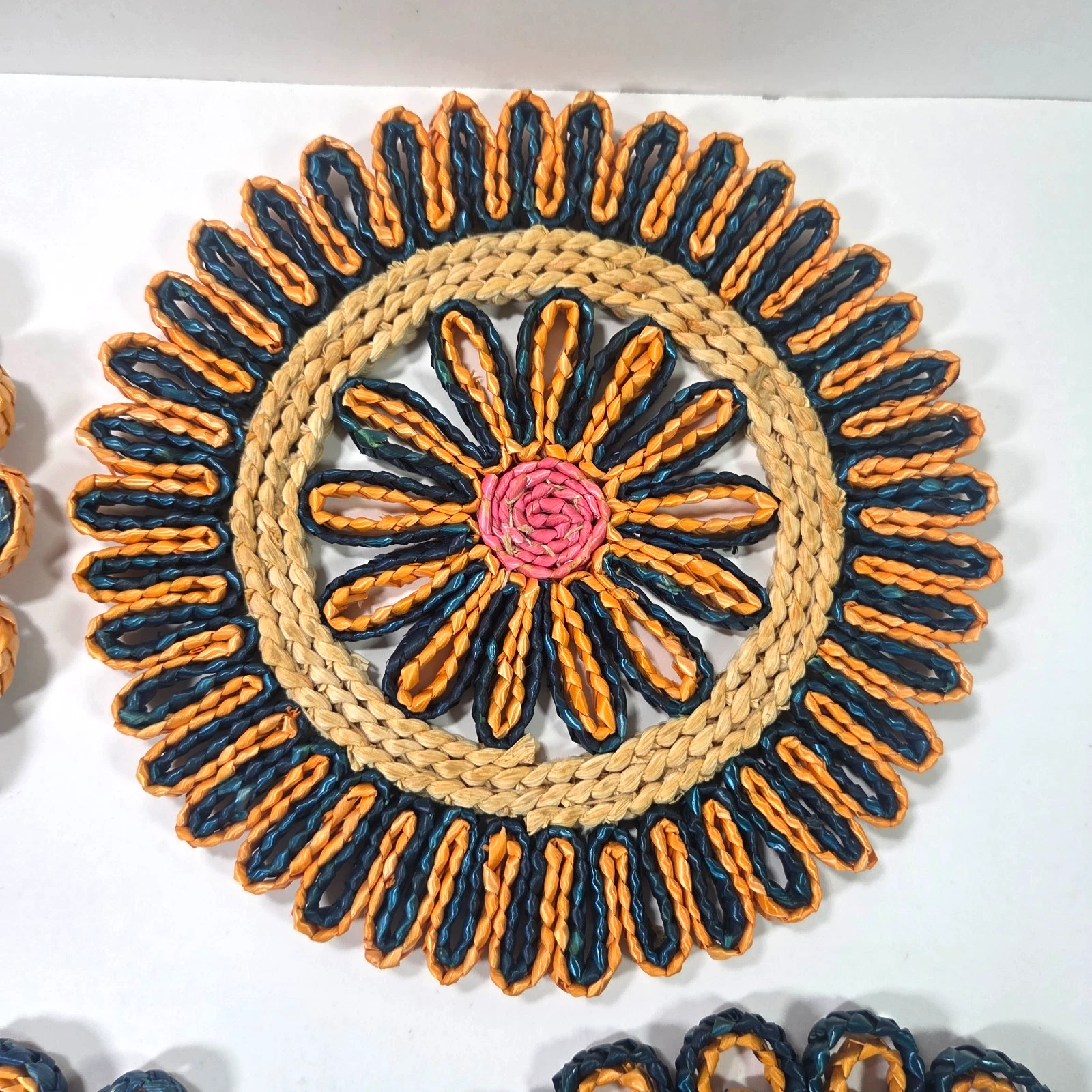 Vintage Woven Raffia Trivets Set 4 Floral Hot Pads Boho MCM Straw Wall Decor - product detail image 5