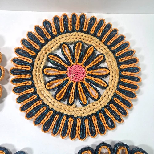 Vintage Woven Raffia Trivets Set 4 Floral Hot Pads Boho MCM Straw Wall Decor image 5
