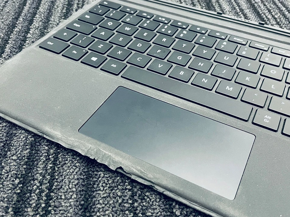 FAULTY Microsoft Surface Pro Type Cover Black UK QWERTY V2 Keyboard 1725 - Image 4 of 4