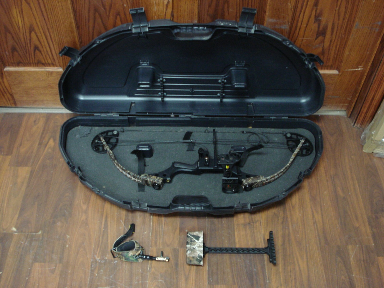 MISSION BY MATHEWS UX2 RIGHTHANDED COMPOUND BOW WITH CASE eBay