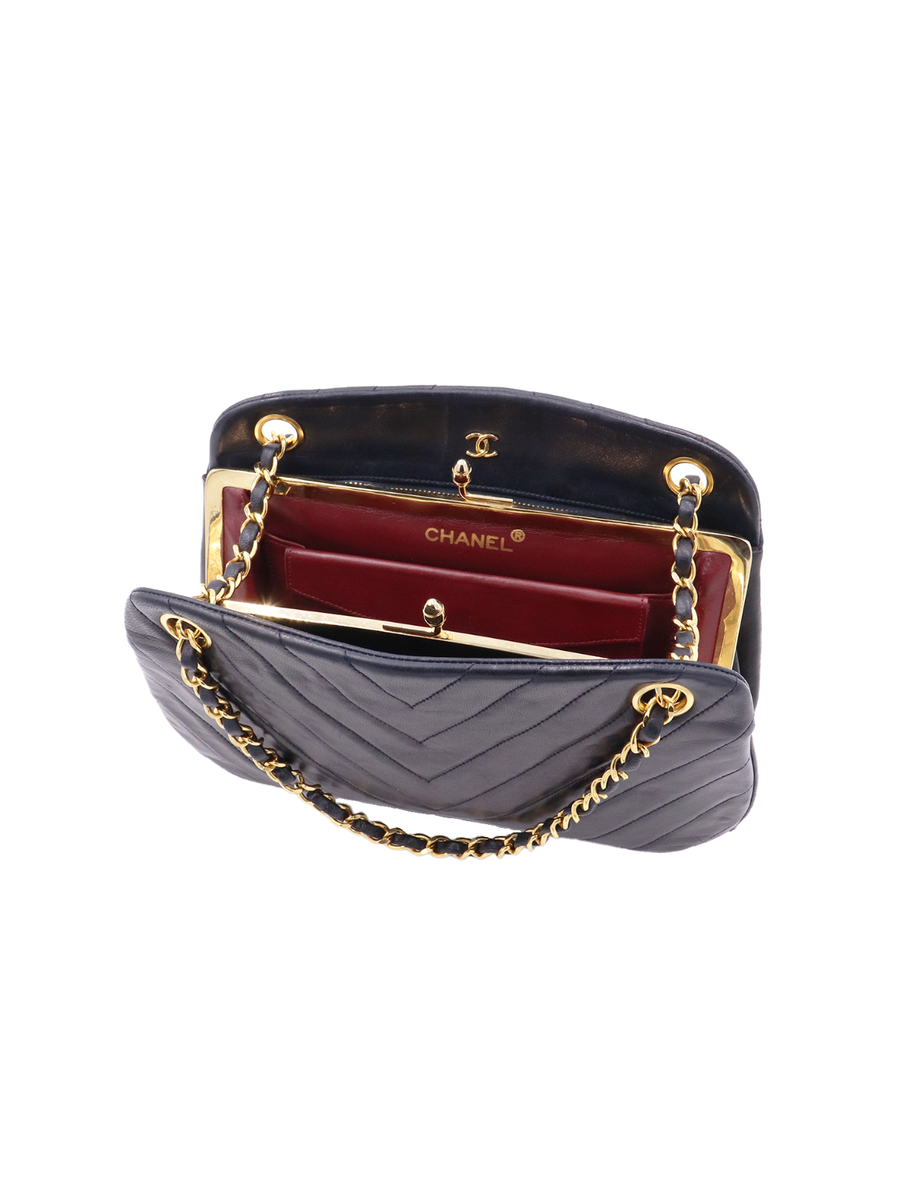 ショルダーバッグ・ポシェット × ヴィンテージ(中古) Chanel Chevron Chain Shoulder Bag 1980's Vintage Chanel Kiss-Lock Chevron Bag | eBay