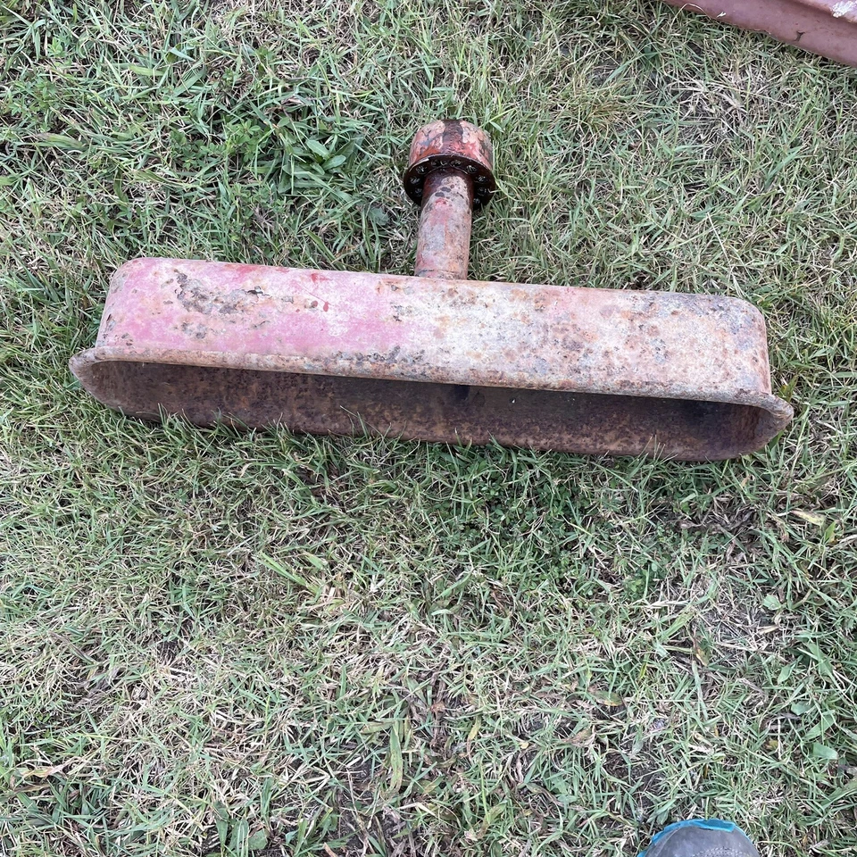 Farmall Super C IH Tractor ORIGINAL IH engine motor valve cover w/ topper cap - Image 3 of 4