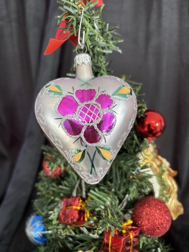VINTAGE GLITTER BLOWN GLASS HEART SHAPED ORNAMENT POLAND 4”L x3" W - Picture 3 of 5