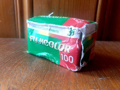 EXPIRED 2010 Lomo Fujifilm Fujicolor 100 36 Colour Negative Film