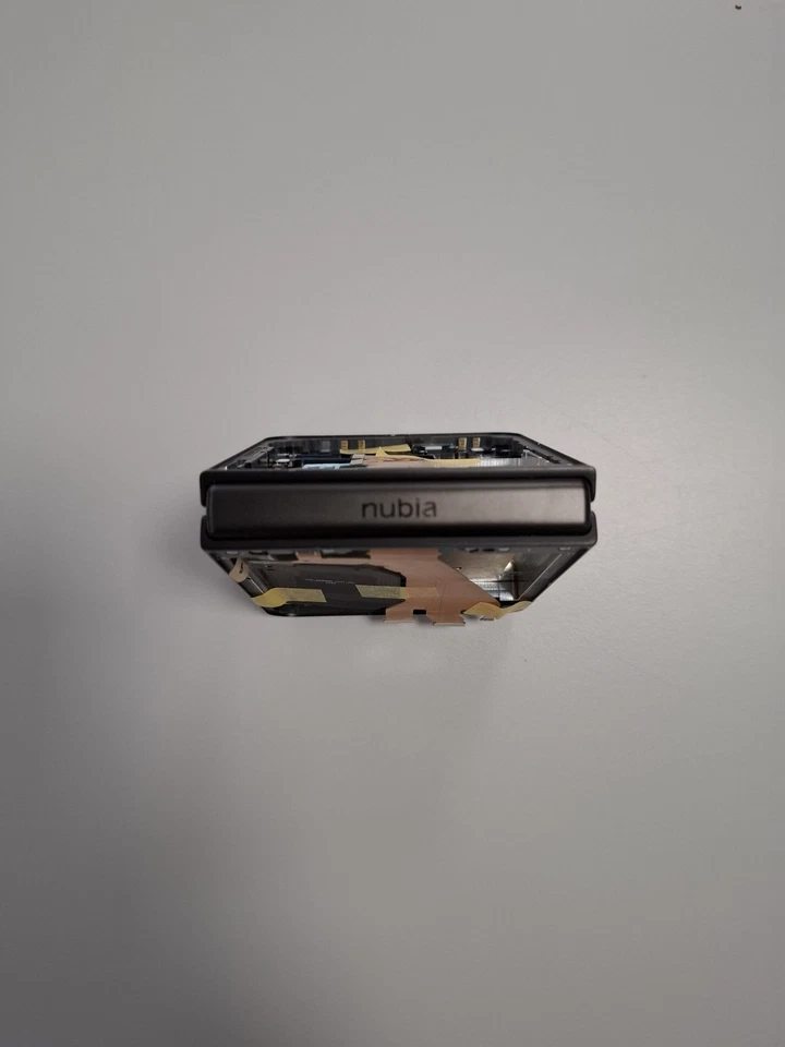 RIPARAZIONE ZTE Nubia Flip 5G Nero - Display Originale - Image 2 of 4