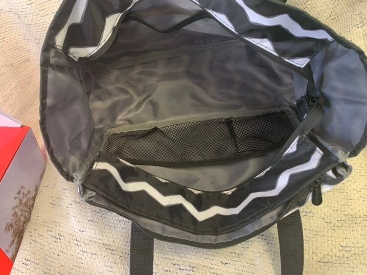 Thirty-One True Beauty Travel Makeup Cosmetic Bag Tote Black CHEVRON  Organizer