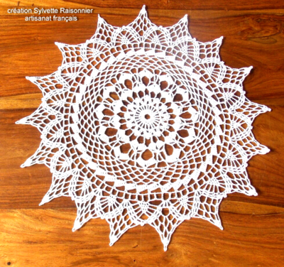 Napperons Ronds Crochet Main - Création Sylvette Raisonnier - Artisanat Français Coton