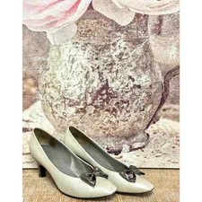 80s/90s VTG Charles Jourdan Paris Leather Pump Cream/Bronze w/ Bow 7 1/2