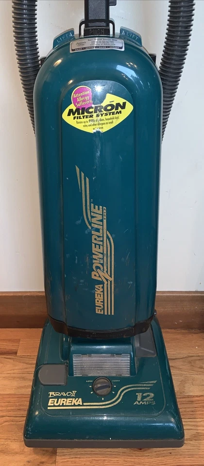 Limpiador al vacío vertical con cable Eureka Bravo II modelo 7677 12 amperios Foto 2 de 4