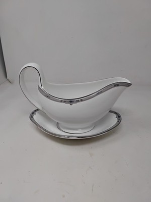 Wedgwood Amherst Sauciere & Ständer Platinum Line 