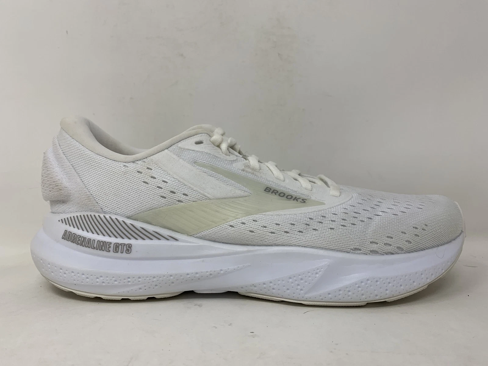 Women's Brooks Adrenaline GTS 24, White/Oyster/Alloy, 9.5 B Medium US
