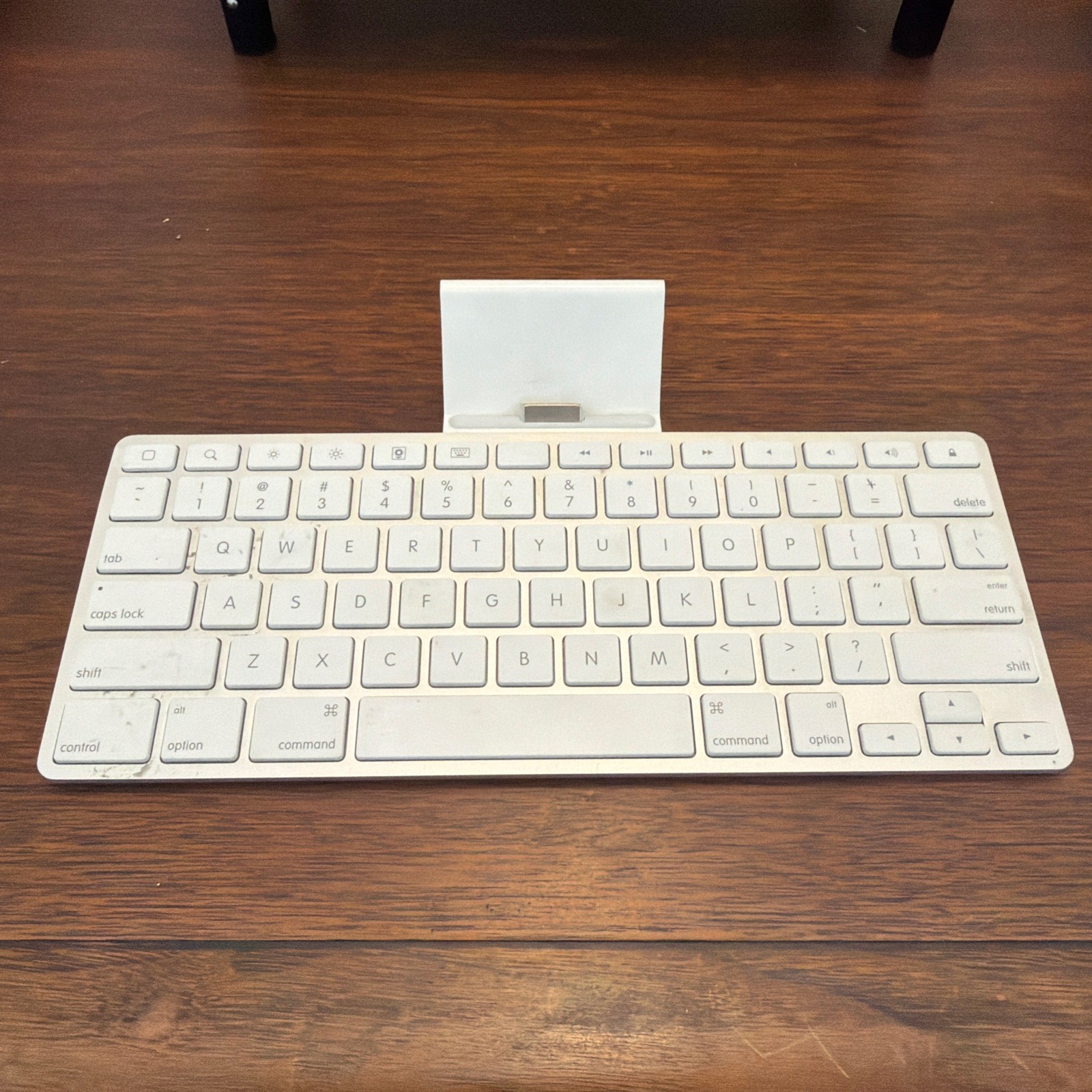iPad Keyboard Dock A1359 (Model MC533LL/B) Classic Dock witH 30 Pin Connector