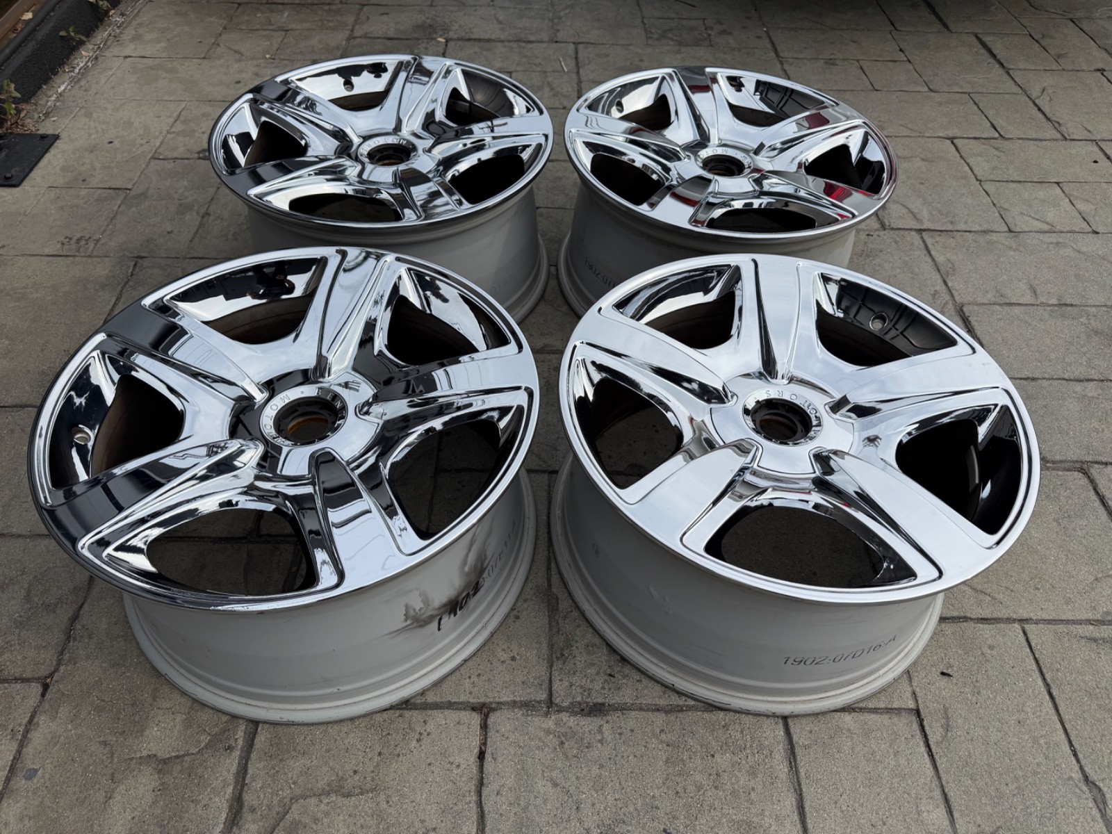 Set of 4 Original Factory Chrome 19" Bentley Continental Wheels (3W0601025AL)