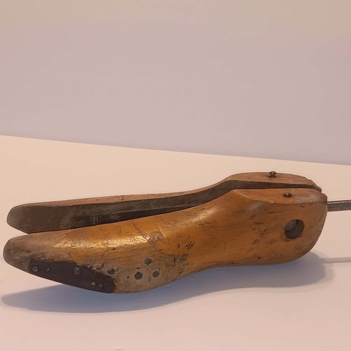 Antique Ladies Women’s Shoe Stretcher Wooden Spreader Size Medium 8 Vintage