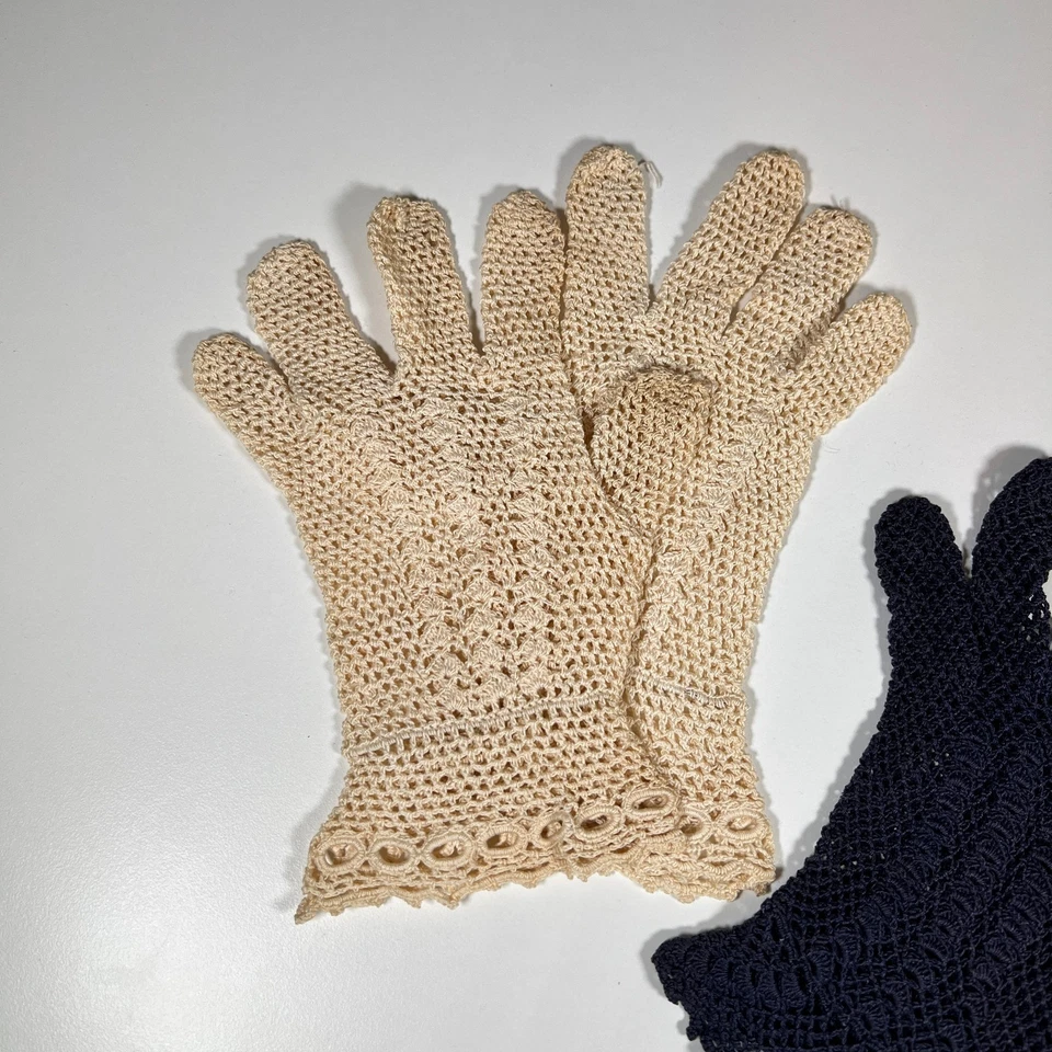 Lote de 2 Guantes de Vestir Vintage Años 40-50 Crochet Encaje Marfil y Azul Marino Hechos a Mano para Mujer Foto 3 de 4