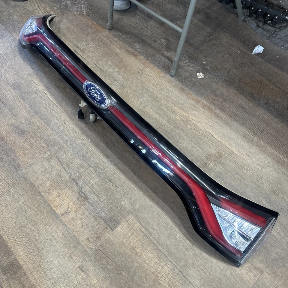 Luz trasera LED de titanio para maletero central Ford Edge 2015-2018 OEM FT4B-13A565-A Foto 2 de 4