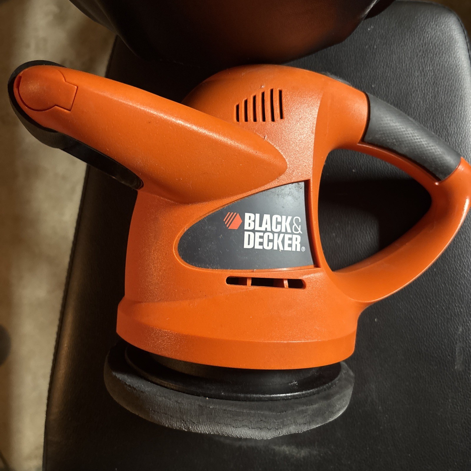Black & Decker 6" Corded Random Orbit Buffer/Waxer/Polisher 