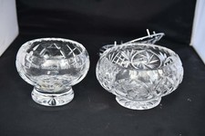 Coppia di Royal Brierley Piombo Cristallo Rosa Ciotola Posy Vaso un ATV commemorativo