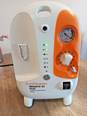 Smith & Nephew Renasys EZ PLUS Negative Pressure Wound Therapy Unit, 110-220 V