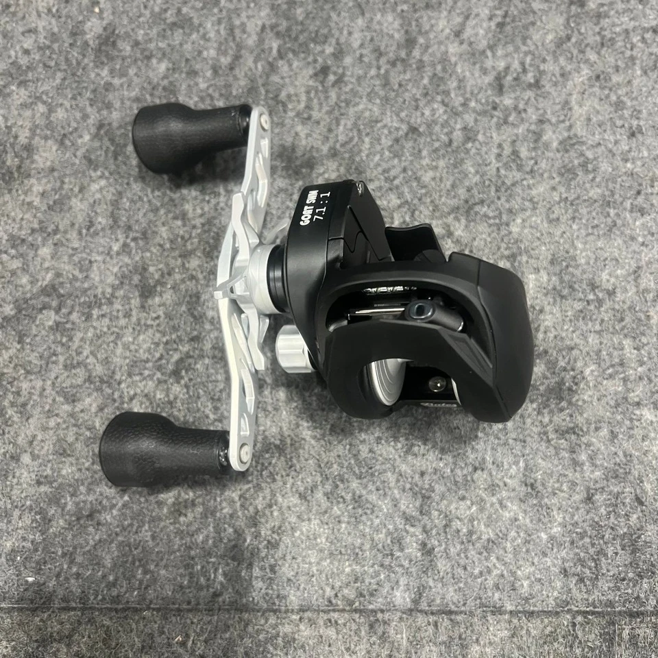 BATES FISHING CO. The G.O.A.T Swim Casting Reel, Gunpowder Black LH - Image 3 of 4