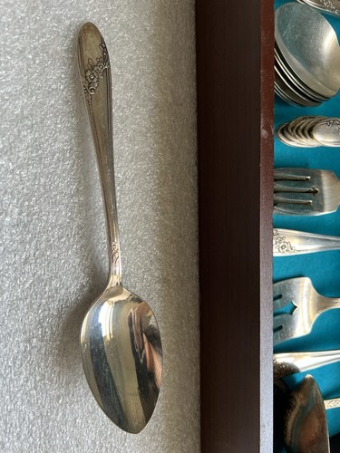 Vintage Oneida Community Tudor Plate Flatware Set with Wooden Case 45 Piece - Picture 9 of 19