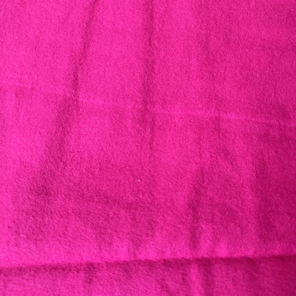 Tela de franela rosa caliente lisa 1 1/8 yarda 44" de ancho suave y acogedora Foto 3 de 4