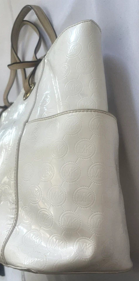 MICHAEL KORS Patent Leather Jet Set Tote White Logo Pattern Shiny Shoulder Bag - Image 4 of 4