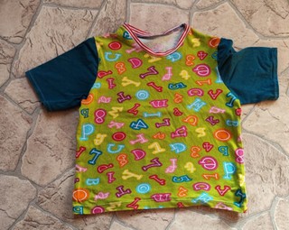 buntes Shirt mit kurzem Arm in Größe ca. 104 selbst genäht