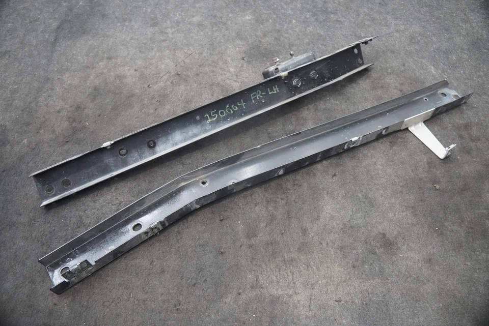 Suporte de feixe lateral dianteiro esquerdo 4786125AC Chrysler Plymouth Prowler 2002 - Imagem 3 de 4