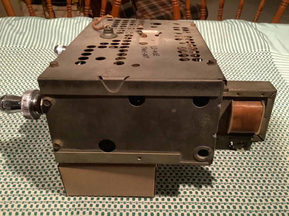 1962 pontiac Bonnaville, Catalina, Ventura Radio model #983579 - Image 4 of 4