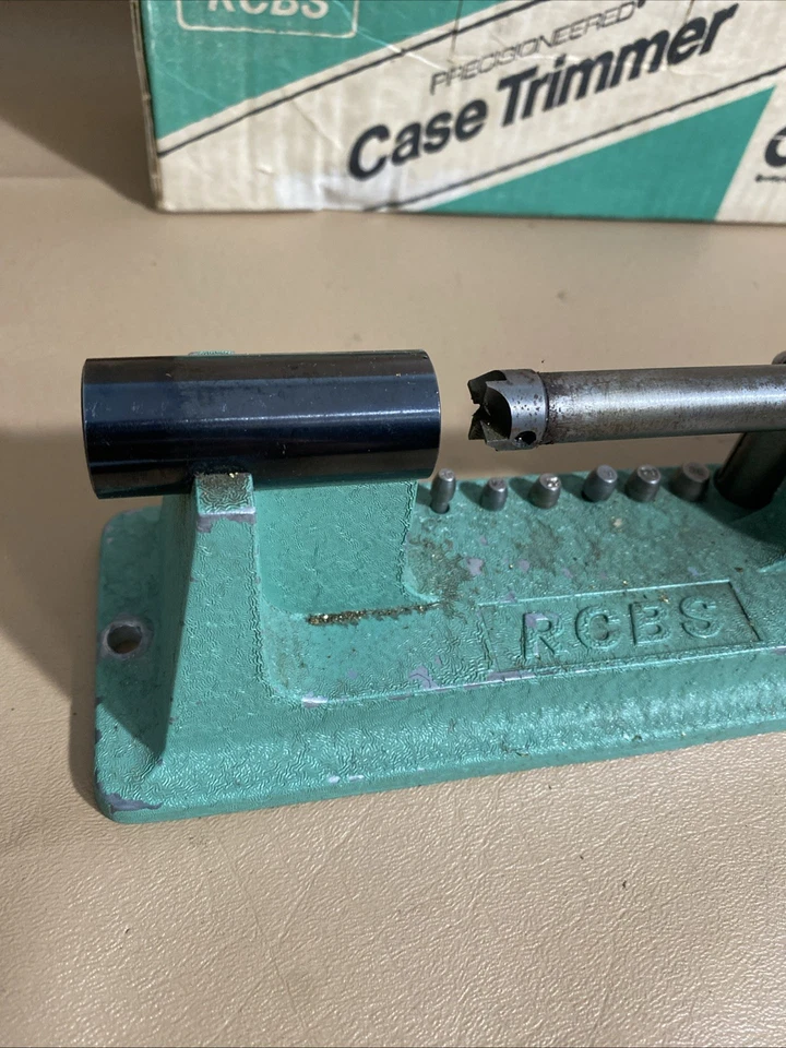 Recortadora de estuche giratorio RCBS con 2 pinzas y 6 pilotos con caja Foto 3 de 4