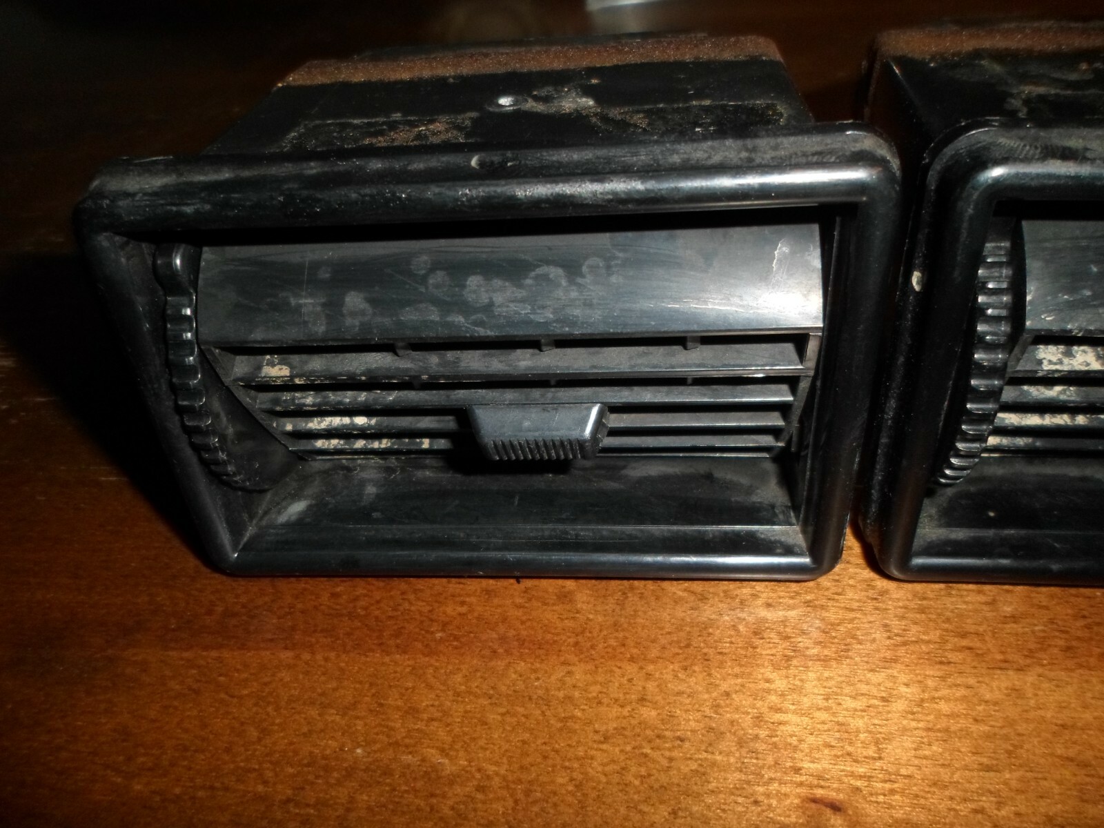 1988 Rolls Royce Silver Spur - Center Console A/C Vent Pair