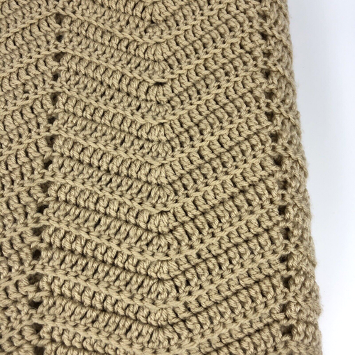 Sciarpa letto vintage all'uncinetto a mano afgano beige chevron bordi smerlati 62 x 26 runner - Foto 3 di 6