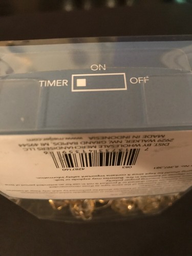 Room & Retreat 18 LED Gold Water Cube Garland / Battery / 160 Hours / With Timer - Picture 6 of 6